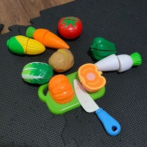 Pretend cutting food